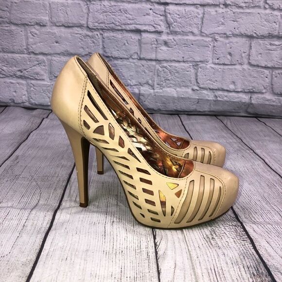BCBGeneration cut out pattern high heels beige size 9 - Picture 2 of 8